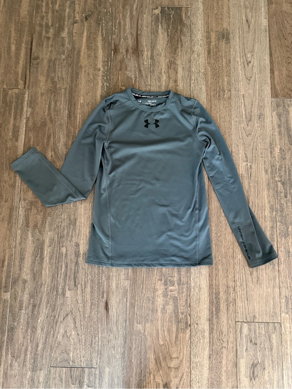 Girls size medium (10/12) gray Under Armour cold gear base layer